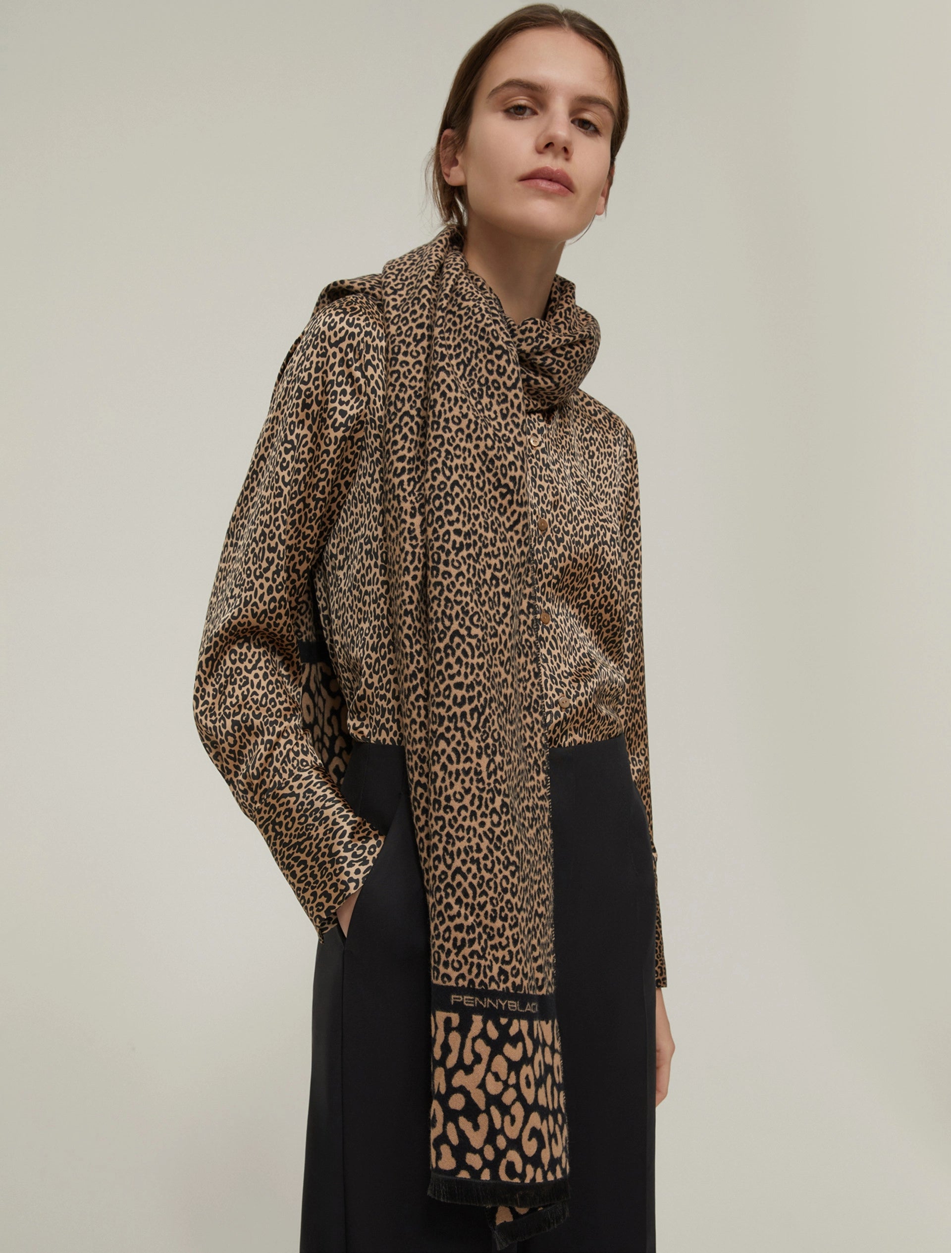 The Jacquard-Patterned Leo Scarf
