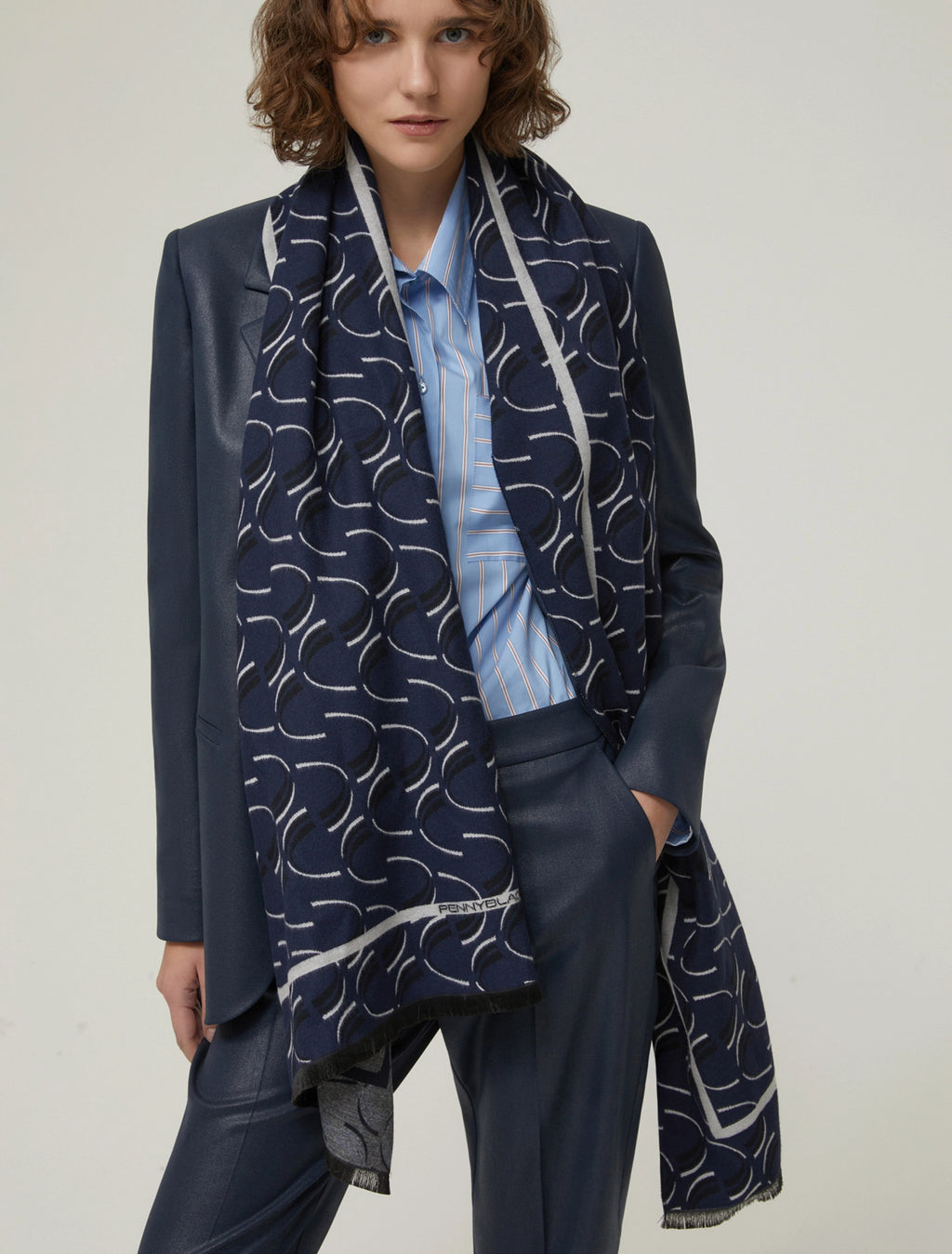 The Jacquard-Patterned Navy Swirl Scarf