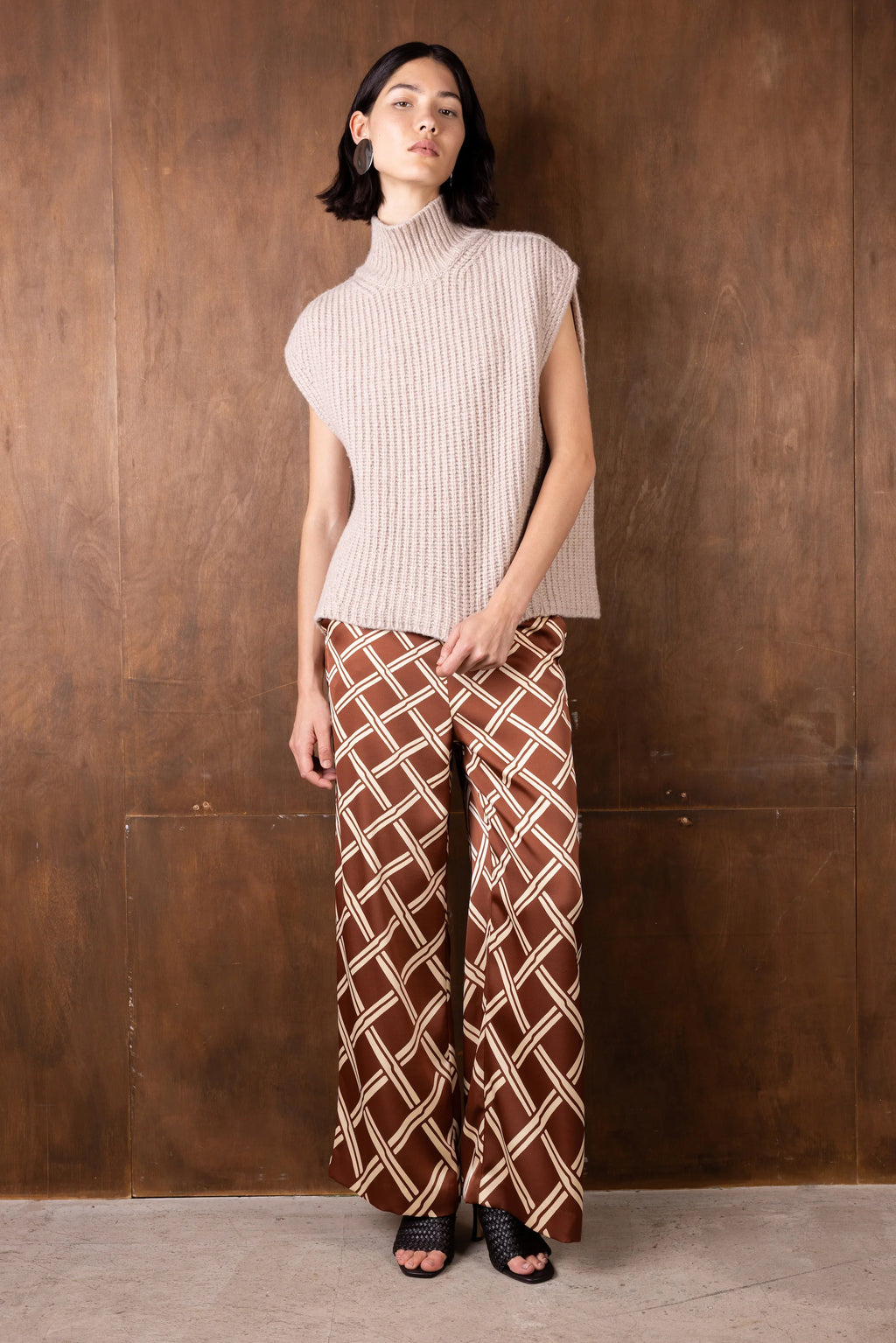 The Elize Oat Tabard