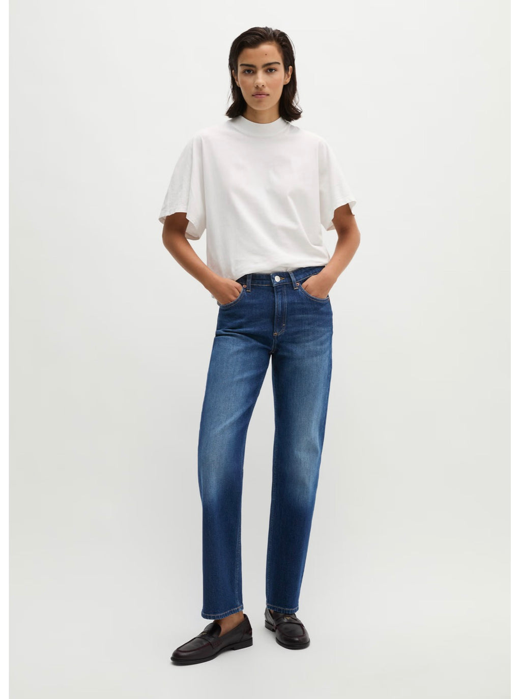 Model Linde Dark Blue Denim Jean