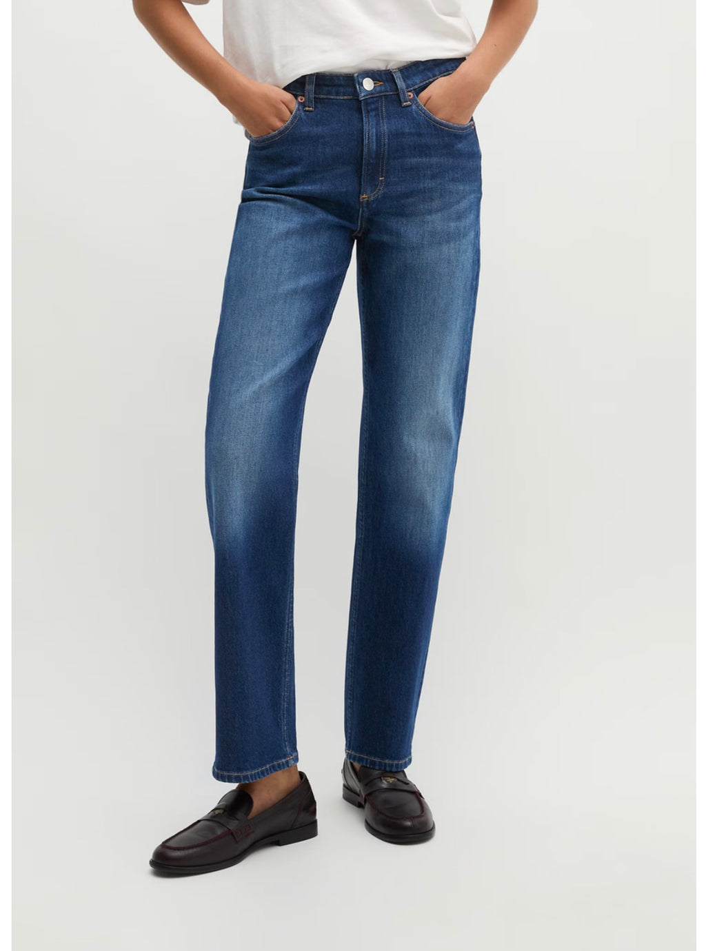 Model Linde Dark Blue Denim Jean