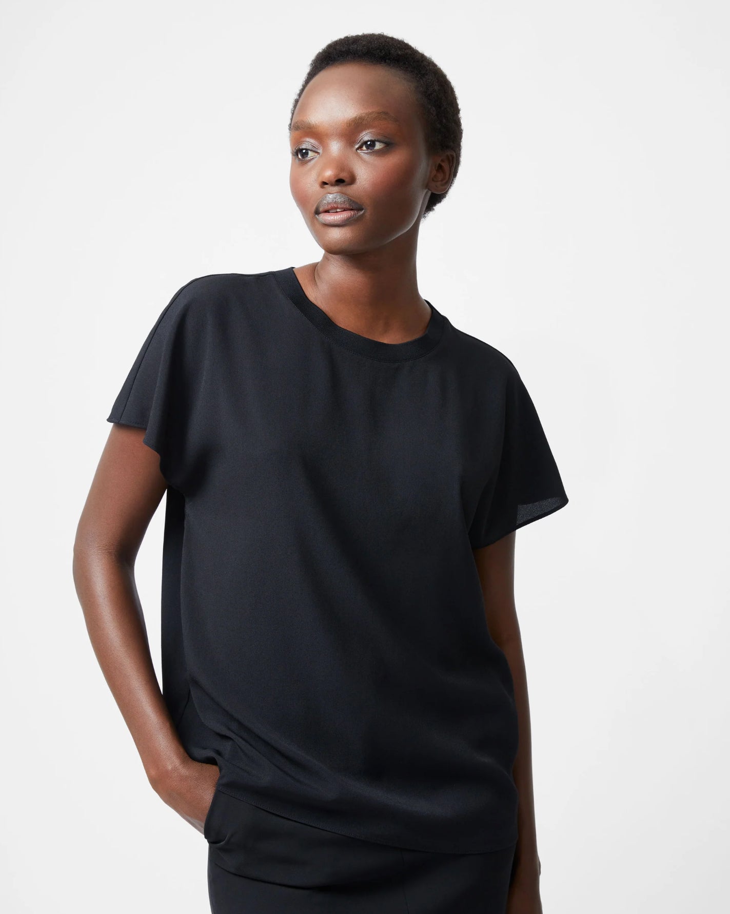 Crepe Light Crew Neck Black Top