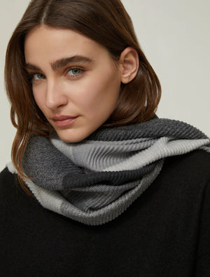 The Micro plissé-pleated Grey Scarf