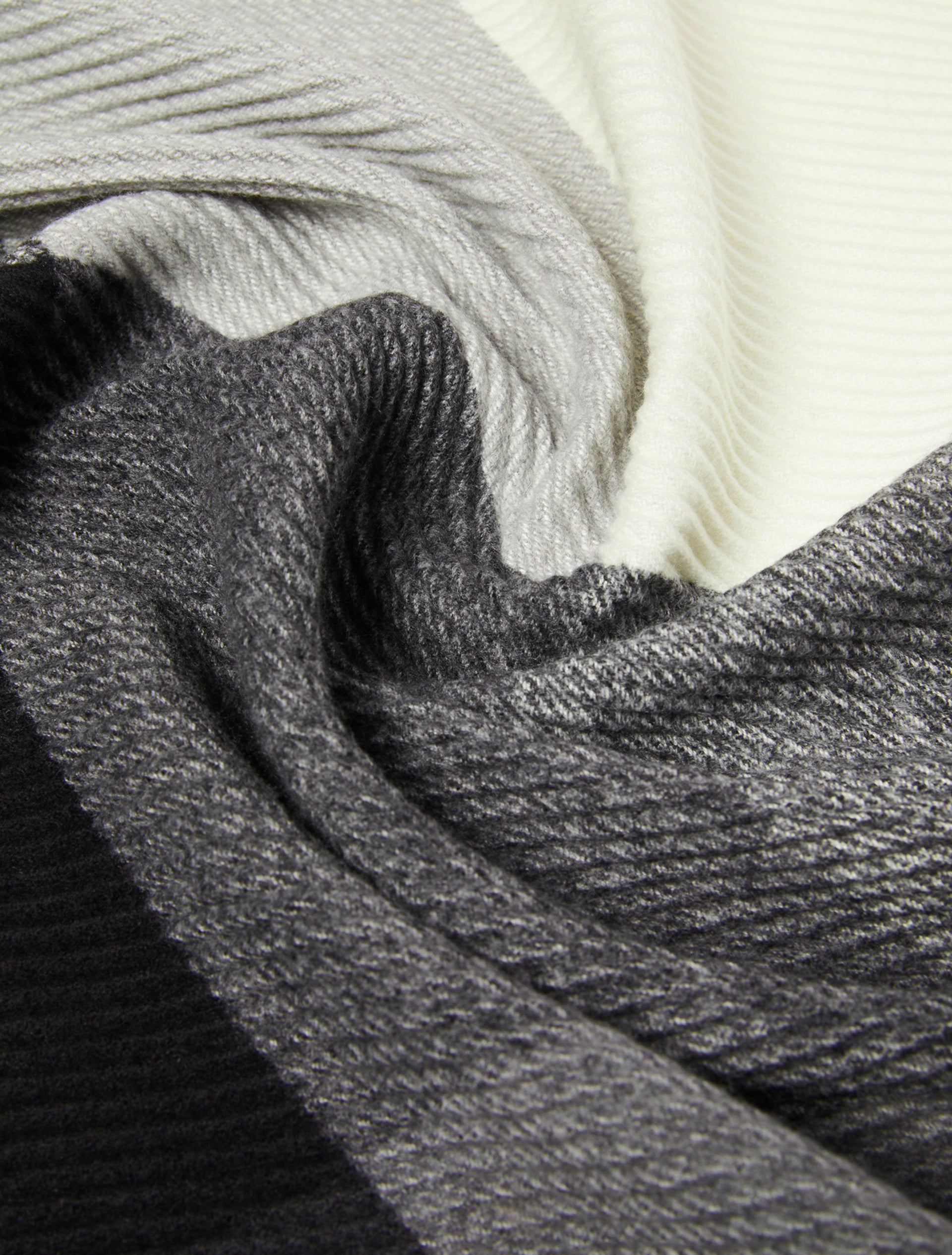The Micro plissé-pleated Grey Scarf