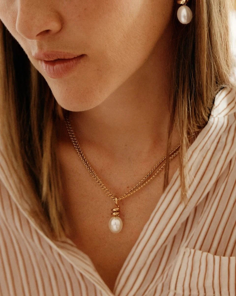 The Swivel Gold Pearl Necklace