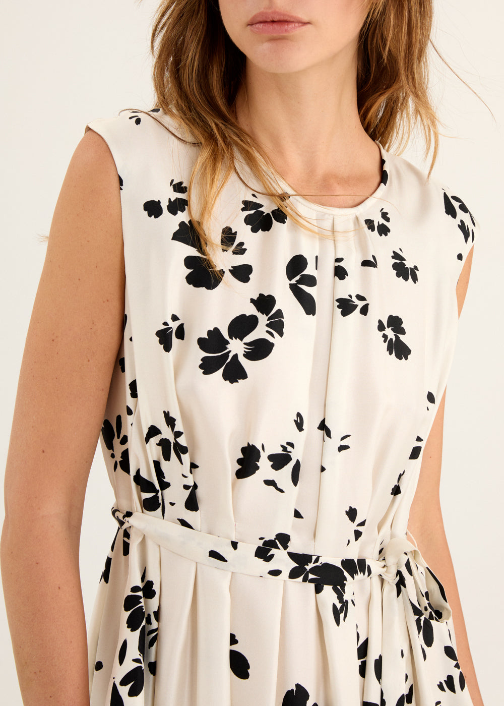 Round Neck Sleeveless Floral Dress