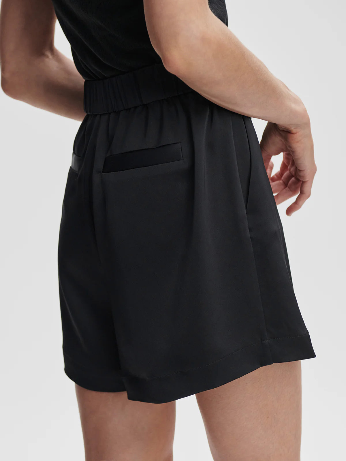 Sarka High-Rise Short